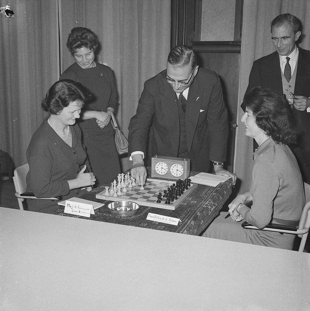 1024px-Sunnucks1962.jpg