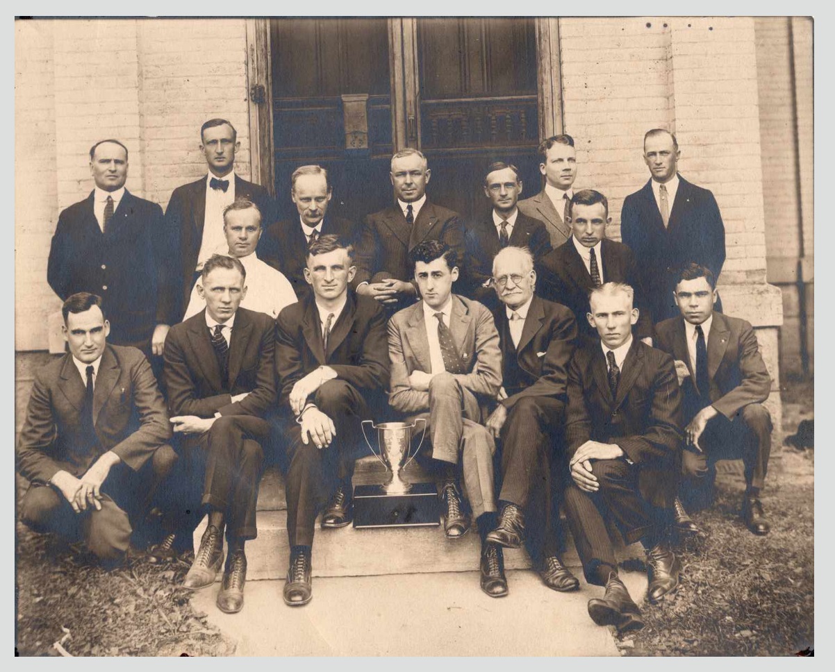 Robert Gross Center Right Iowa State Chess Tournament 1922 Marshalltown Iowa.jpg