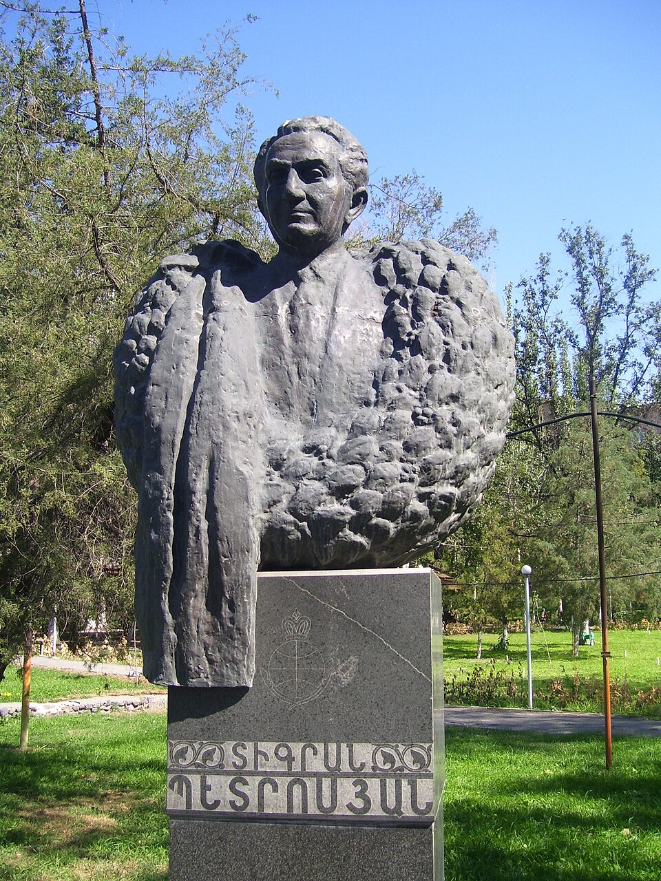 Statue_Tigran_Petrosian_01.JPG